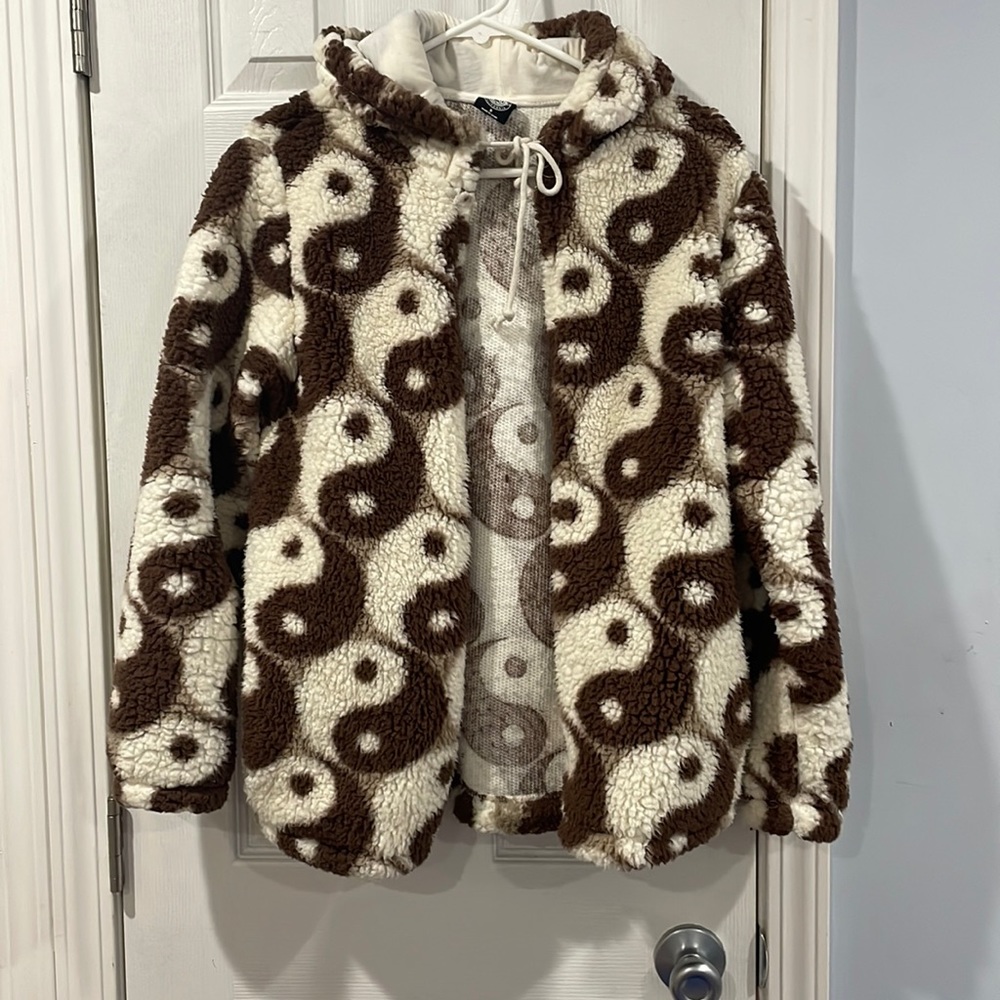 Preloved neutral colors yin yang brown in S sweater jacket pac sun